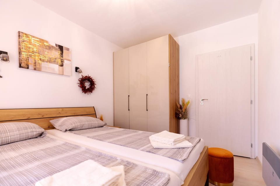 Bedroom, wardrobe