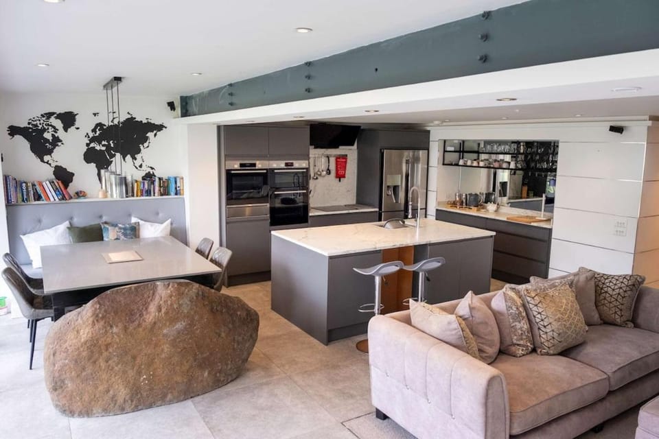 The Southbourne Sanctuary-5 Min Walk To Beach-Private Garden Apartment in Christchurch