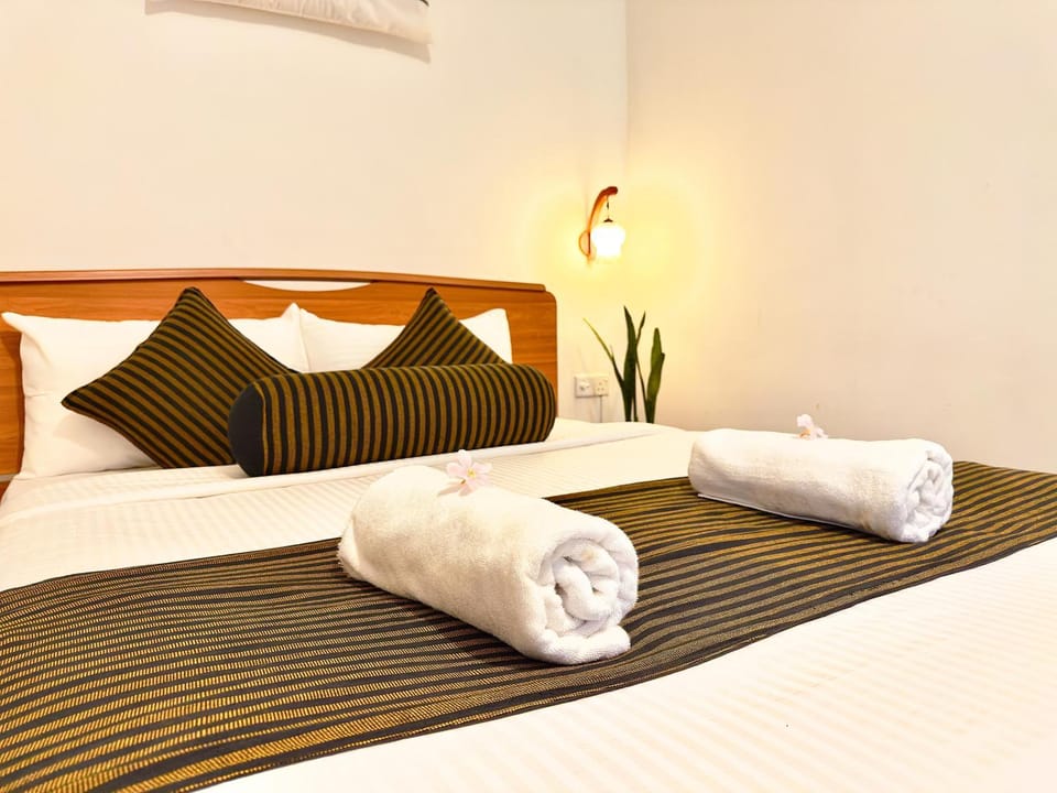 Bed, towels