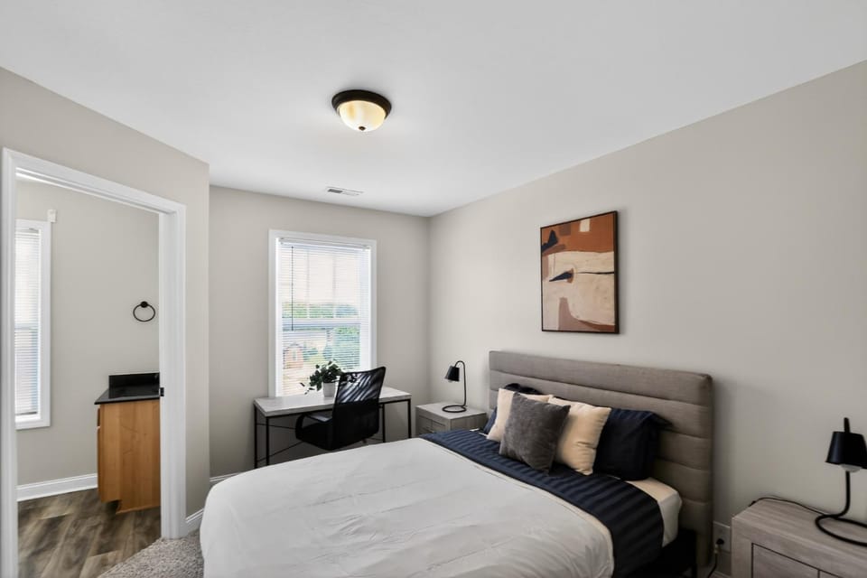 Modern 2br Townhome in Prime Location Apartment in Clarksville