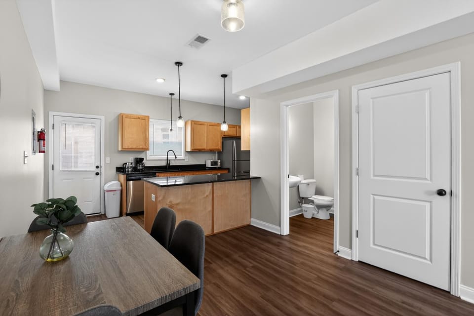 Modern 2br Townhome in Prime Location Apartment in Clarksville