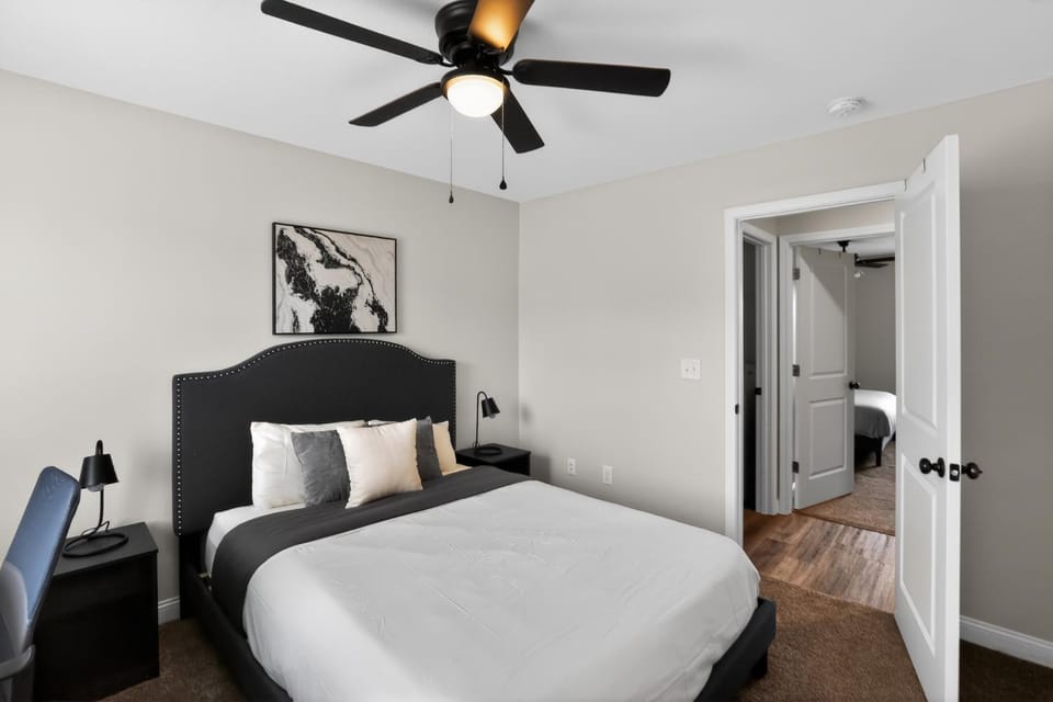 Relaxing 2BR Stay with Community Perks Apartment in Clarksville