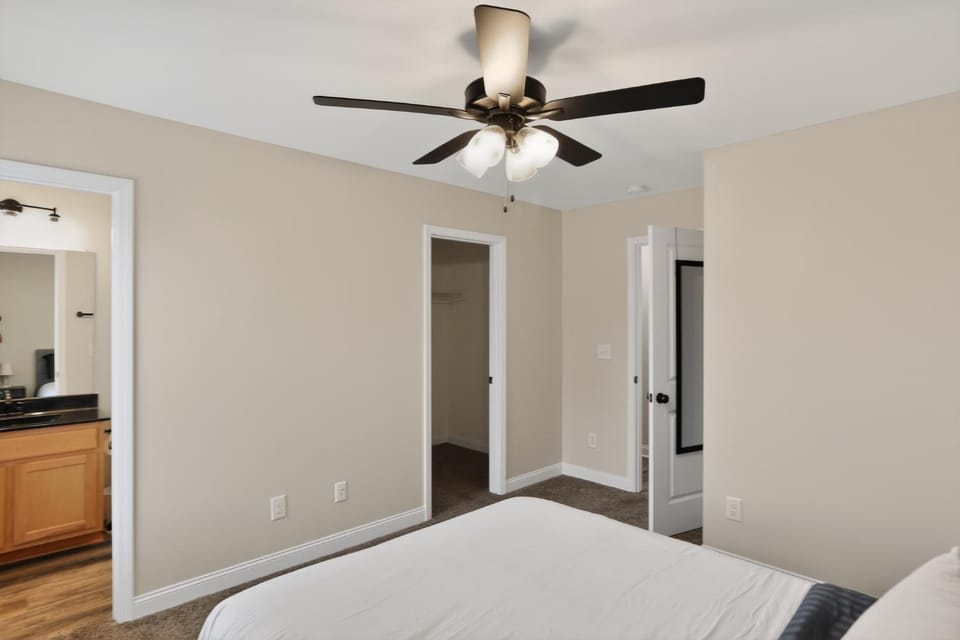 Relaxing 2BR Stay with Community Perks Apartment in Clarksville