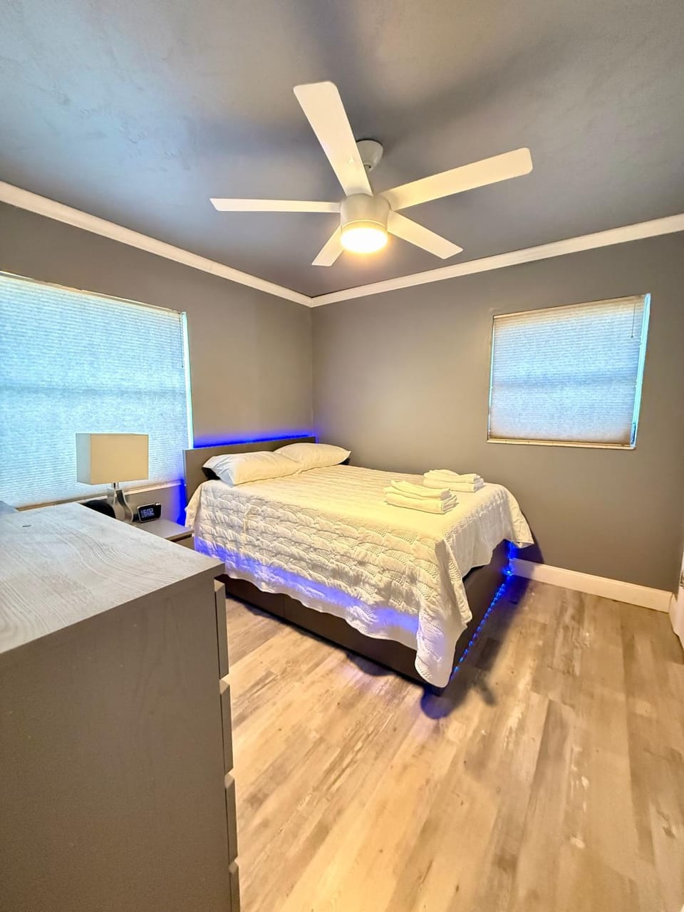 Bed, Photo of the whole room, Decorative detail, Bedroom, storage
