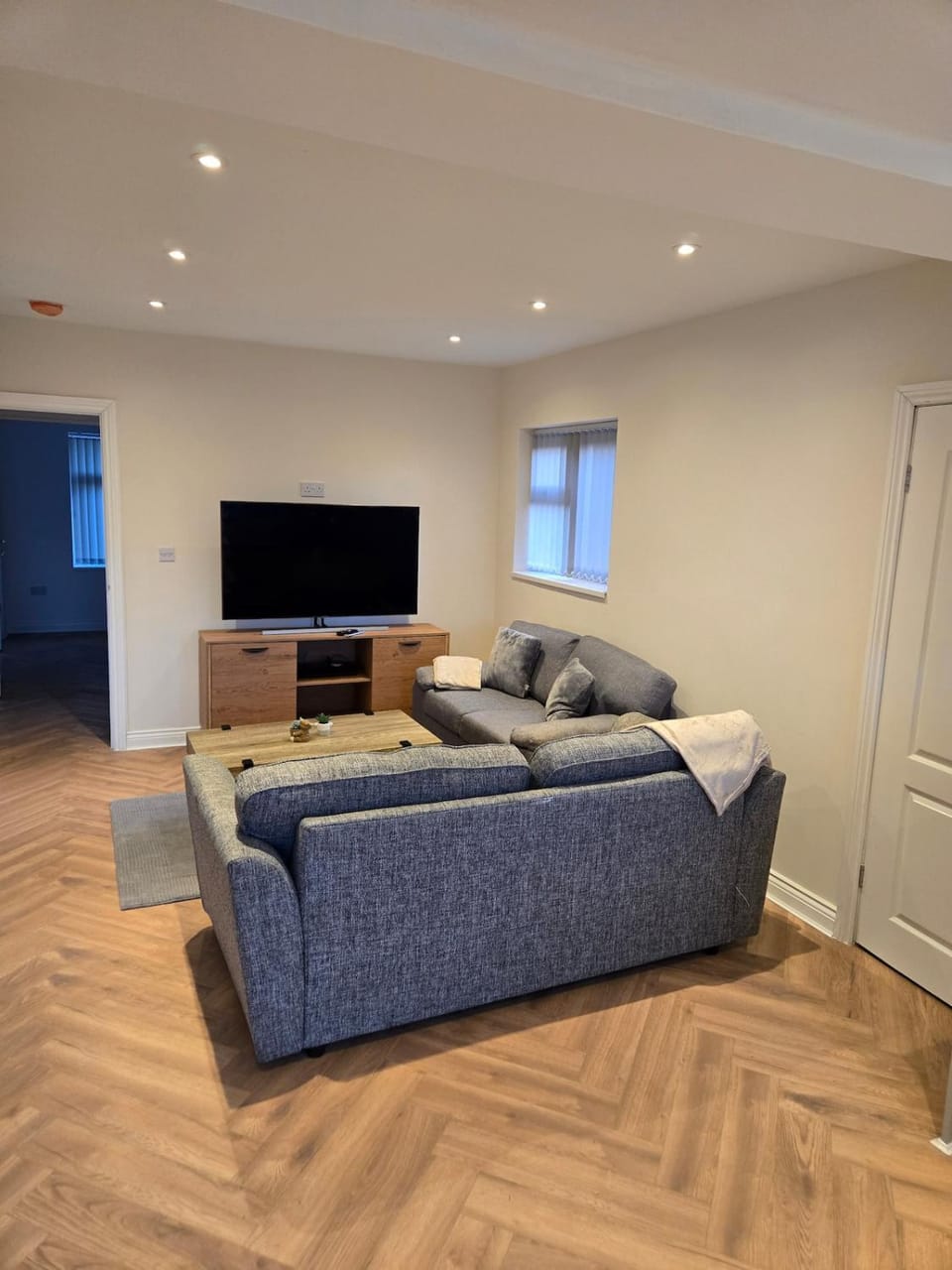 Stylish Modern 2 bedroom bungalow - Driveway & Wifi Villa in Coventry