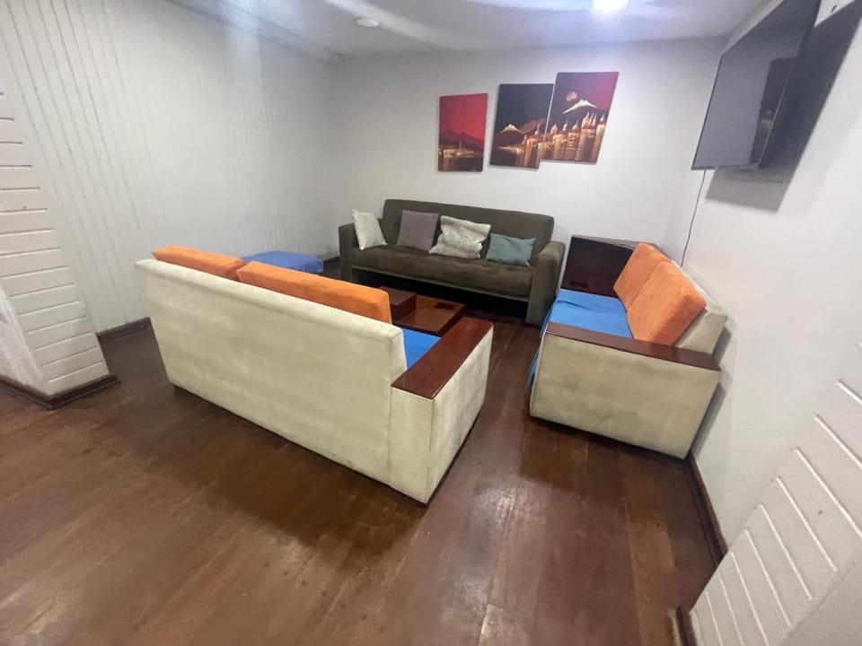 Departamento enorme de 4 habitaciones para grupo de hasta 12 personas Apartment in Cuenca