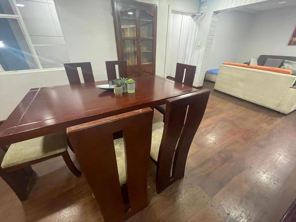 Departamento enorme de 4 habitaciones para grupo de hasta 12 personas Apartment in Cuenca