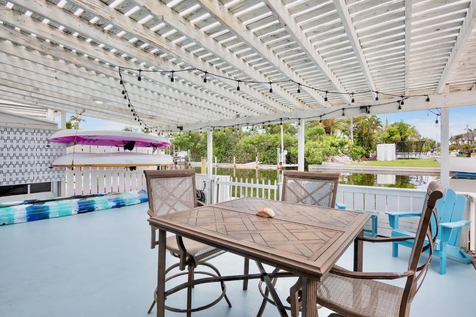 Patio, Day, Garden, Balcony/Terrace, Seating area, Swimming pool