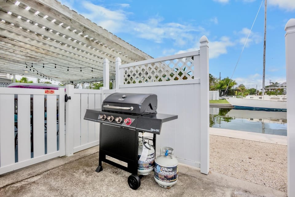 Patio, Day, Natural landscape, BBQ facilities, Balcony/Terrace, Pool view
