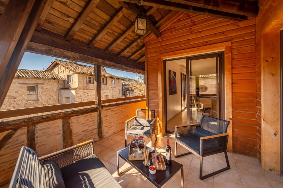 Patio, Day, View (from property/room), Balcony/Terrace, Seating area, City view, Landmark view