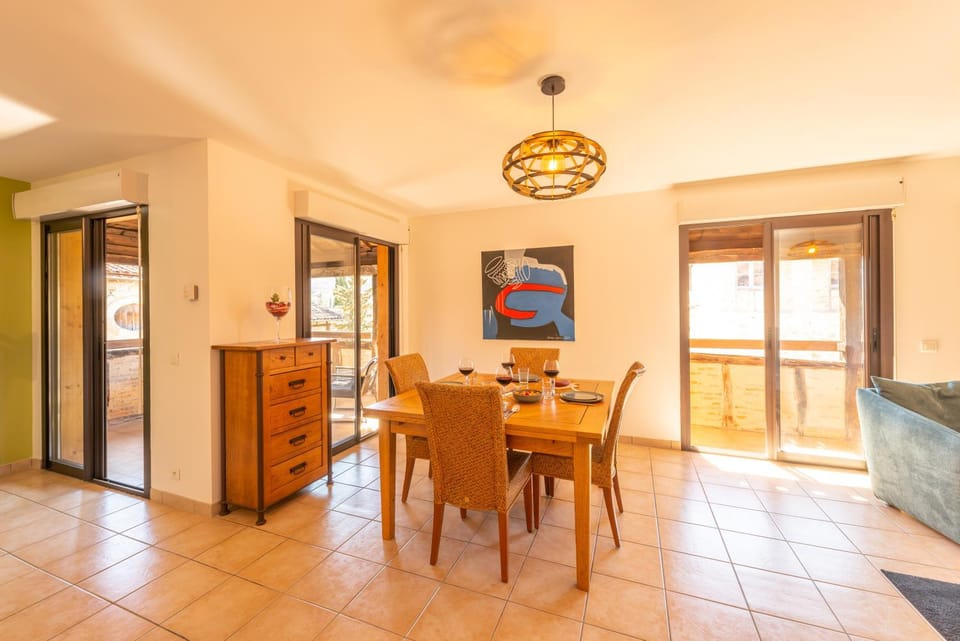 Patio, Balcony/Terrace, Dining area, internet
