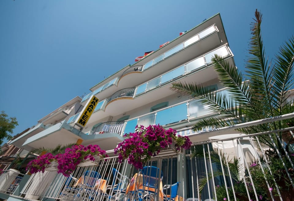 Property building, Facade/entrance, Property logo or sign, Balcony/Terrace
