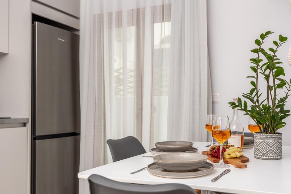 Dining area, kitchen