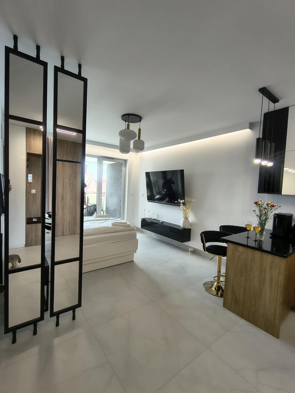 Mazury Glam Studio Apartment in Lithuania