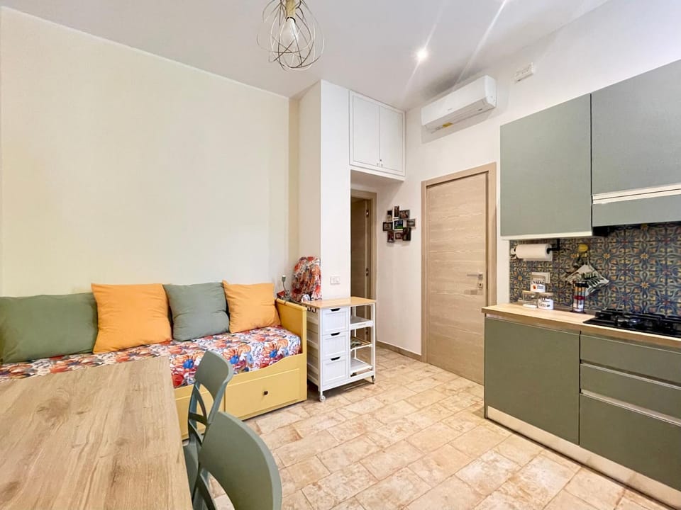 Kitchen or kitchenette, Living room