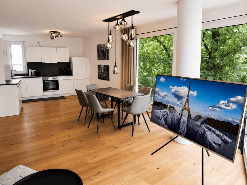 TV and multimedia, Kitchen or kitchenette, Dining area