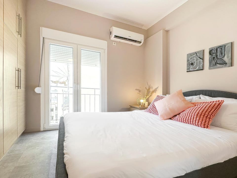 Bed, Balcony/Terrace, Bedroom, wardrobe, air conditioner
