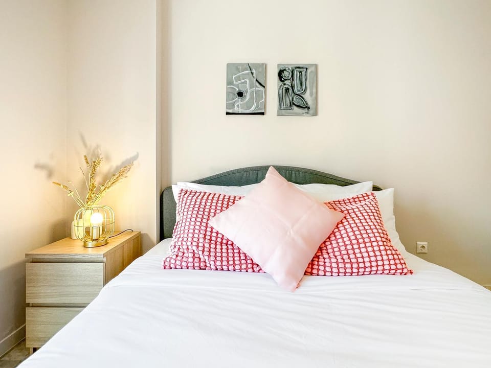 Bed, Decorative detail, Bedroom