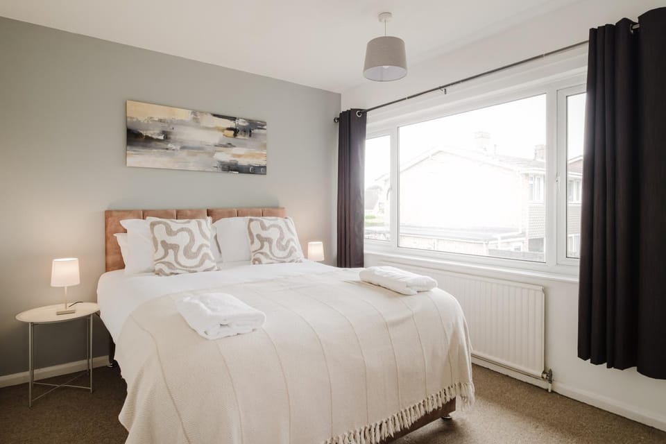 Spacious 3 Bedroom Home With Free Parking Apartment in Northampton