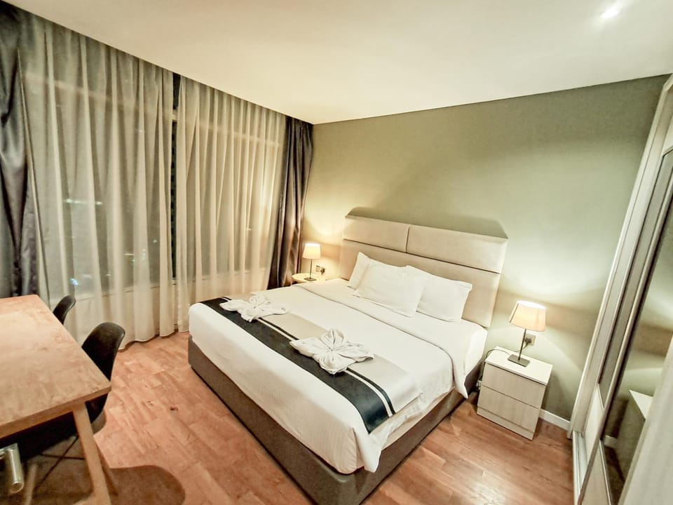 Photo of the whole room, Bedroom