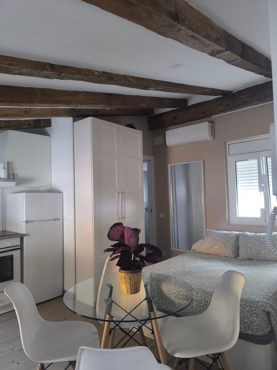 Habitación abuhardillada Deluxe Apartment in Tortosa