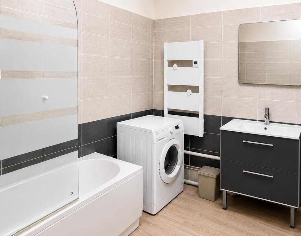 Bathroom, Bath, towels, washing machine