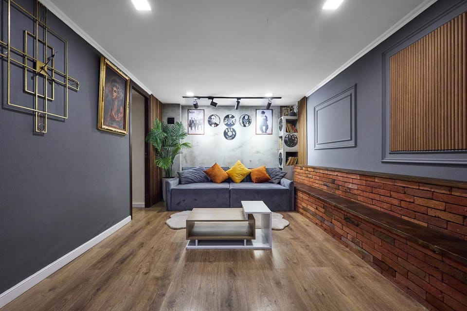 Bed, Living room, Photo of the whole room, Seating area, Bedroom, wardrobe