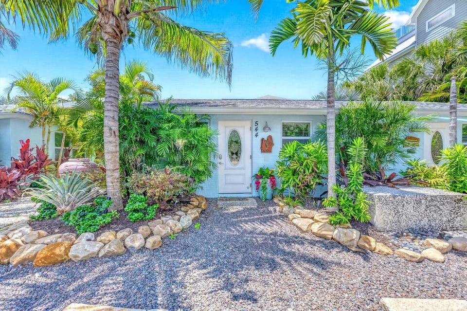 Walk to Siesta Key Beach and Village, Pool, Dock, Game Room House in Siesta Beach