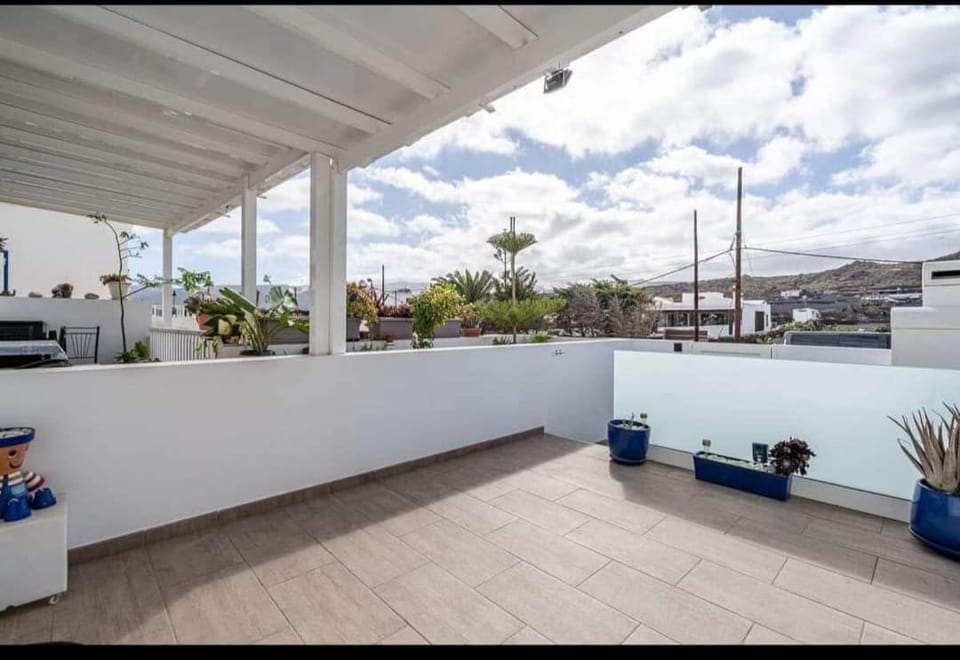 Volcán de la Corona House Apartment in Punta Mujeres