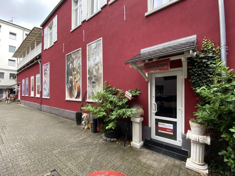 Property building, Patio, Facade/entrance
