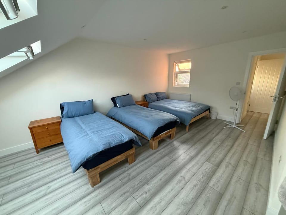 Bed, Living room, Photo of the whole room, Bedroom