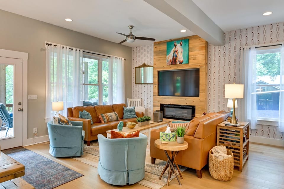 Lakehouse Blue: Fire Pit, Hot Tub on Lake Norman! House in Lake Norman