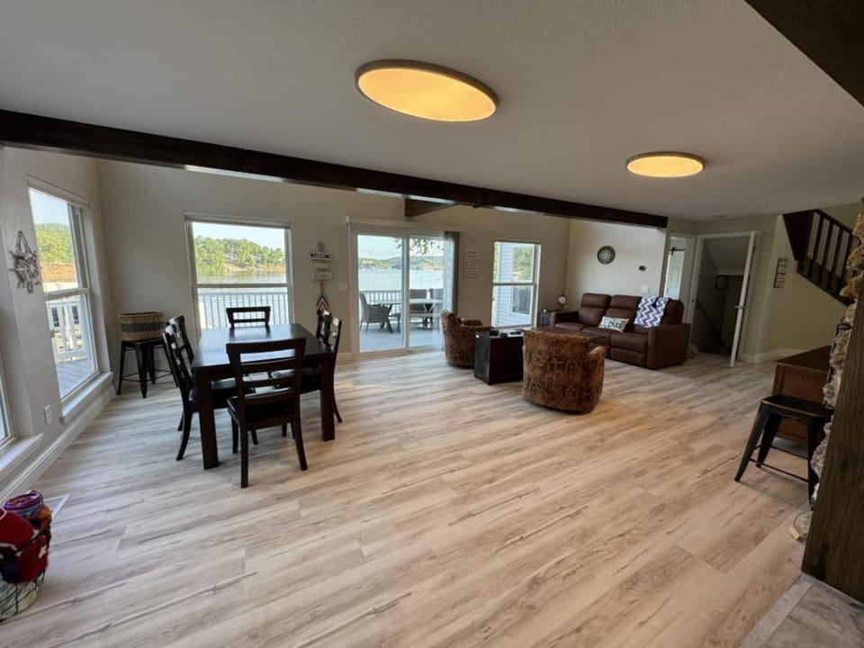 Luxury Lakefront Home with Private Dock 5BR5BA House in Lake of the Ozarks