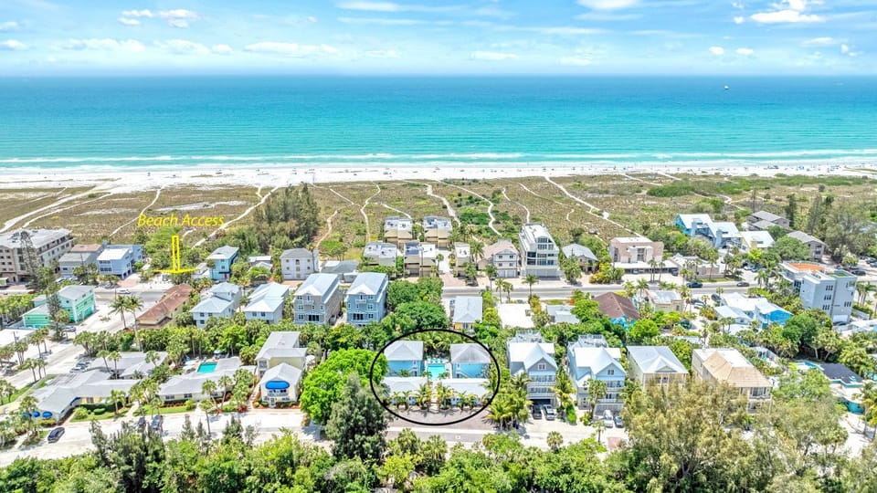 Siesta Beach 3 Min Walk to Village plus Patio! House in Siesta Beach