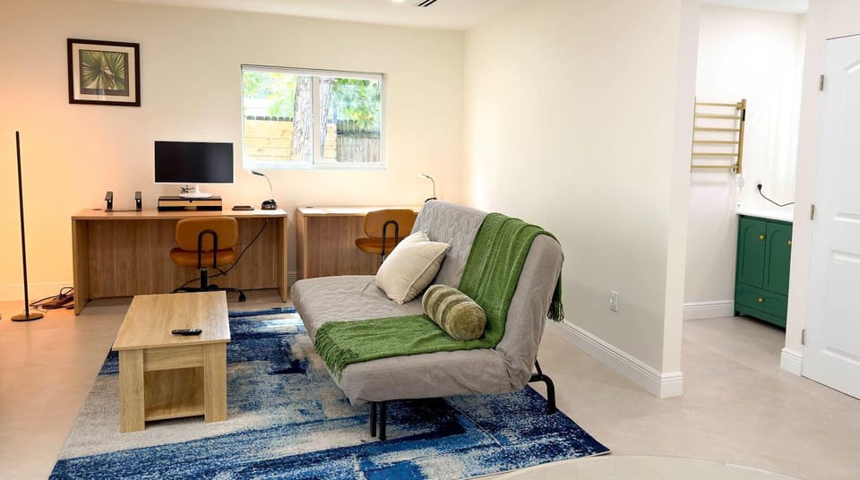 Havana Hideaway - Studio - Calle Ocho Apartment in Coral Gables
