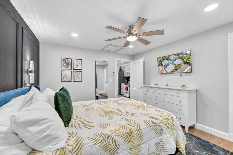 New Listing - Dates Available Now! Beach & Village House in Siesta Beach