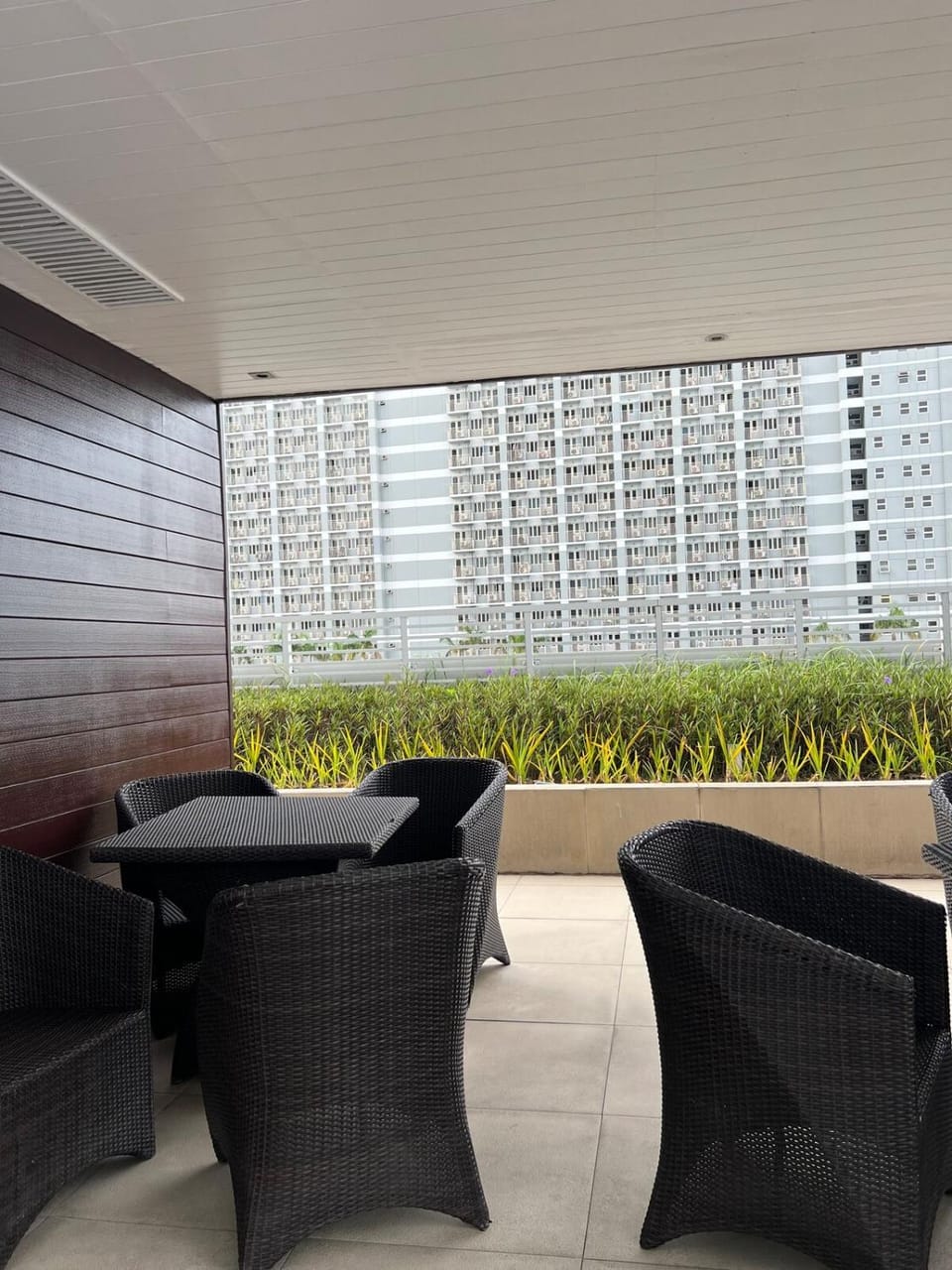 Aesthetic Crest Balcony Loft - Breeze near MOA Apartment in Pasay