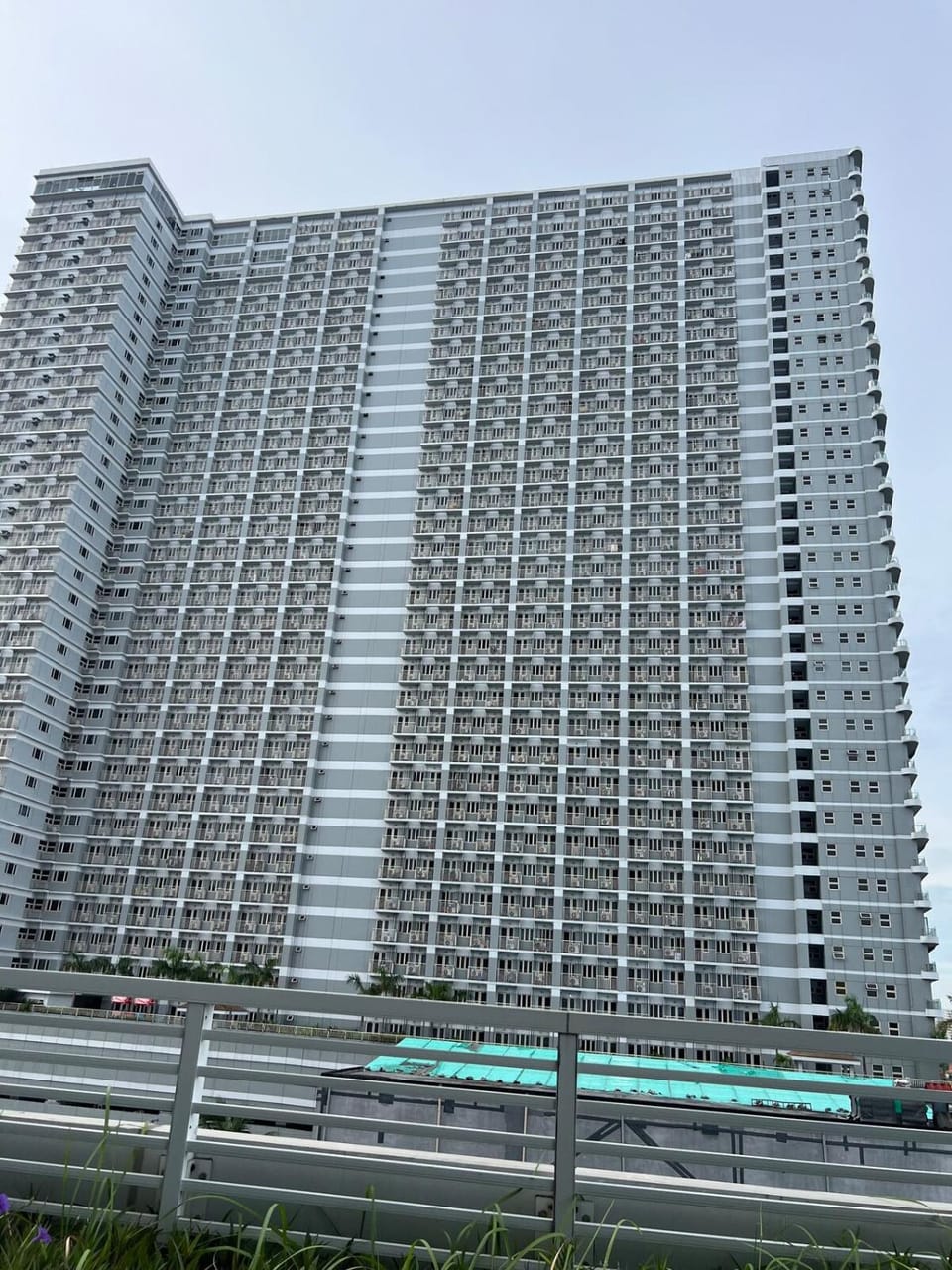 Aesthetic Crest Balcony Loft - Breeze near MOA Apartment in Pasay