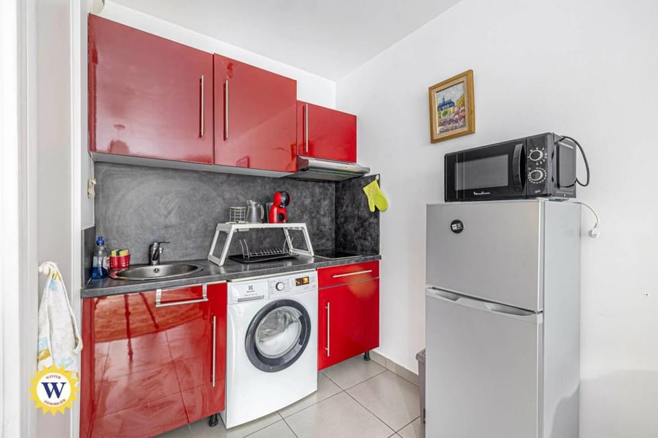 Kitchen or kitchenette, stove, stove, kitchen