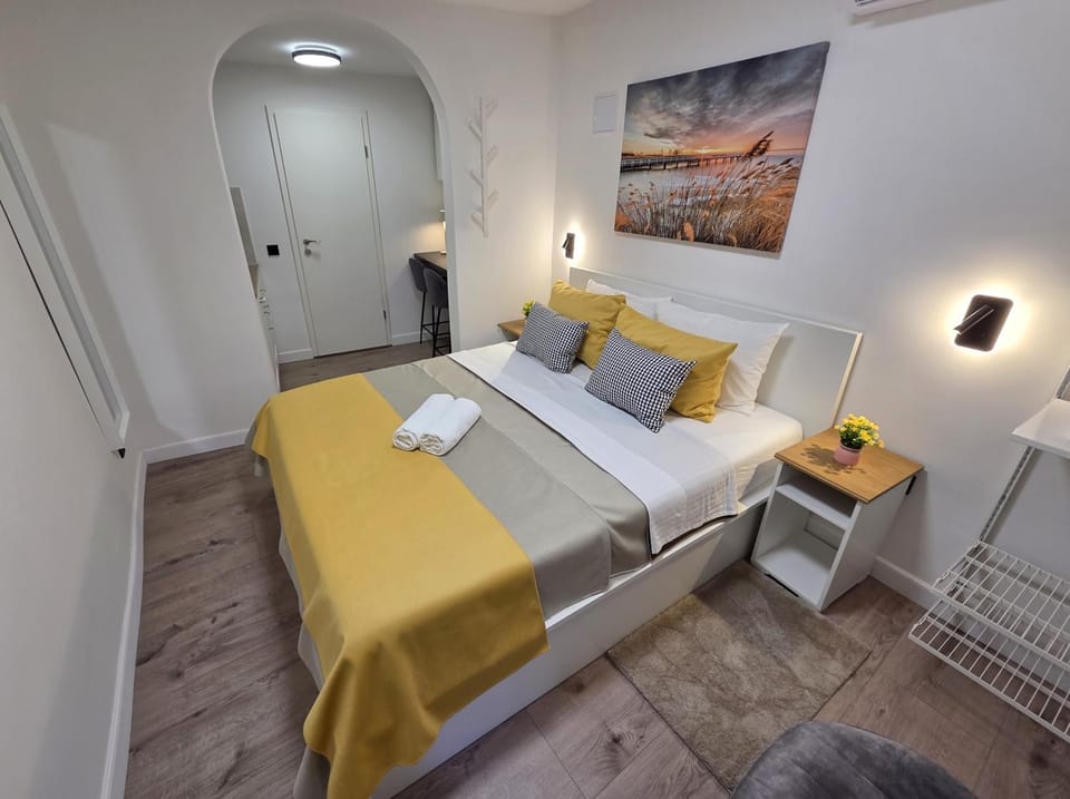 Bed, Photo of the whole room