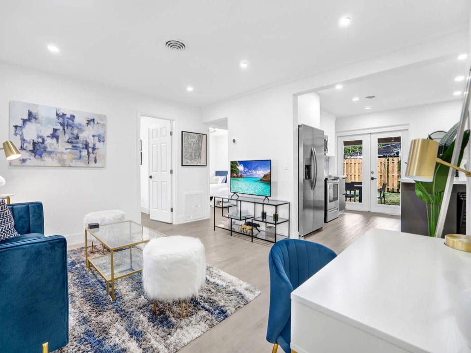 Cool Blue - Designer 3BR Retreat House in Oakland Park