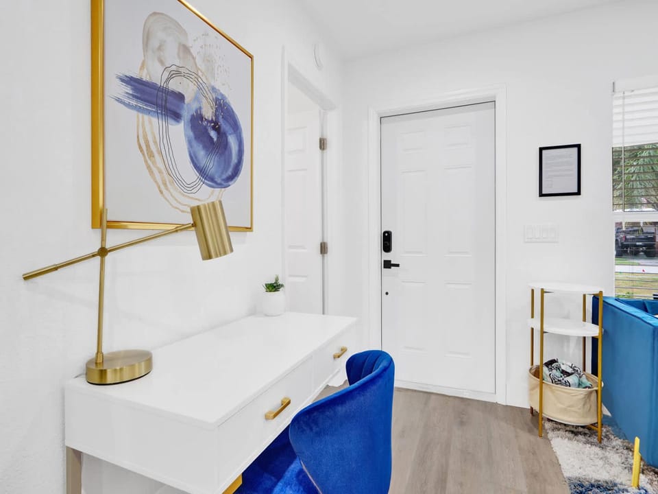 Cool Blue - Designer 3BR Retreat House in Oakland Park