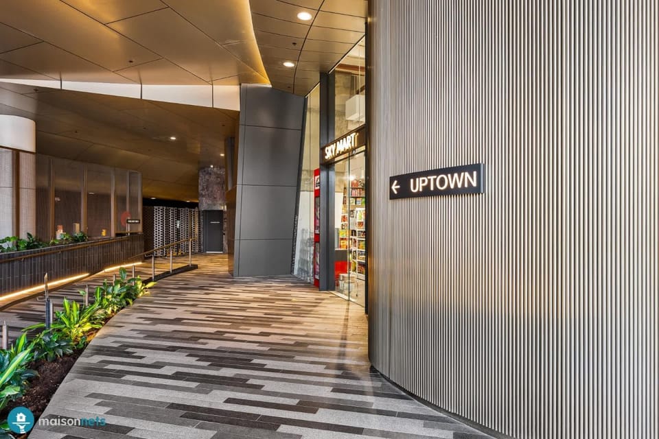 Sky Tower 1BR Luxe Retreat Pool & Gym Apartment in Kangaroo Point