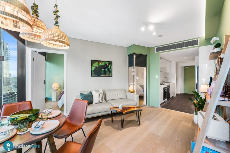 Sky Tower 1BR Luxe Retreat Pool & Gym Apartment in Kangaroo Point