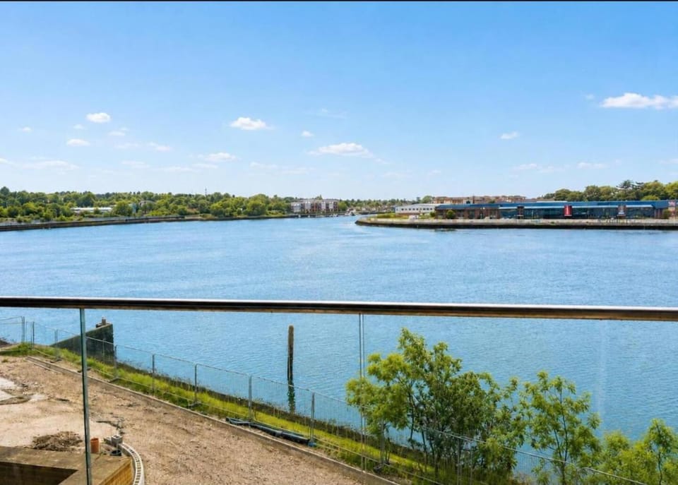 Stunning Riverside Views Apartment in Southampton