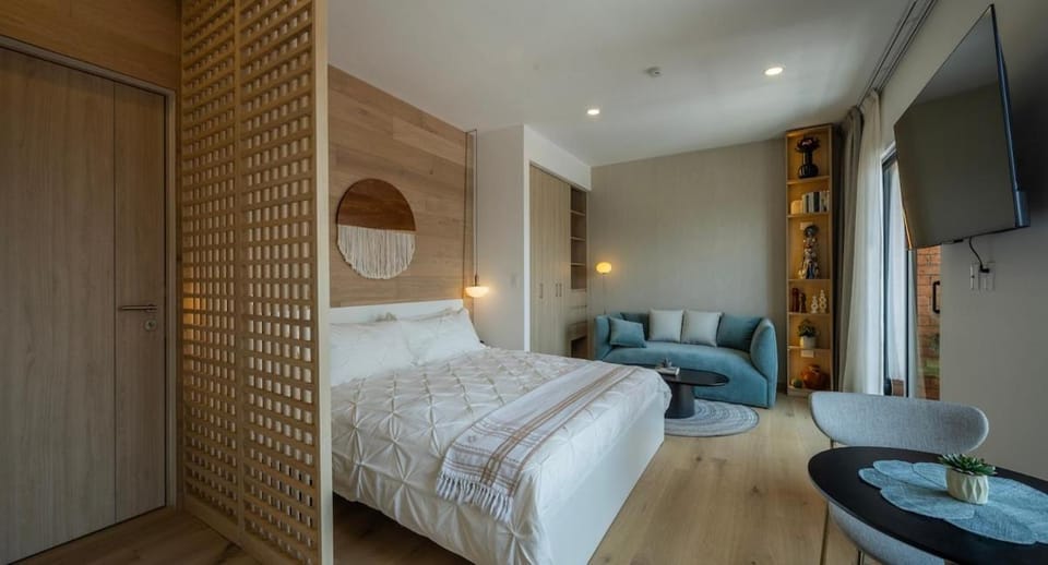 Refined Spacious Studio, AC, Balcony, Pool & Gym Apartment in Mexico City