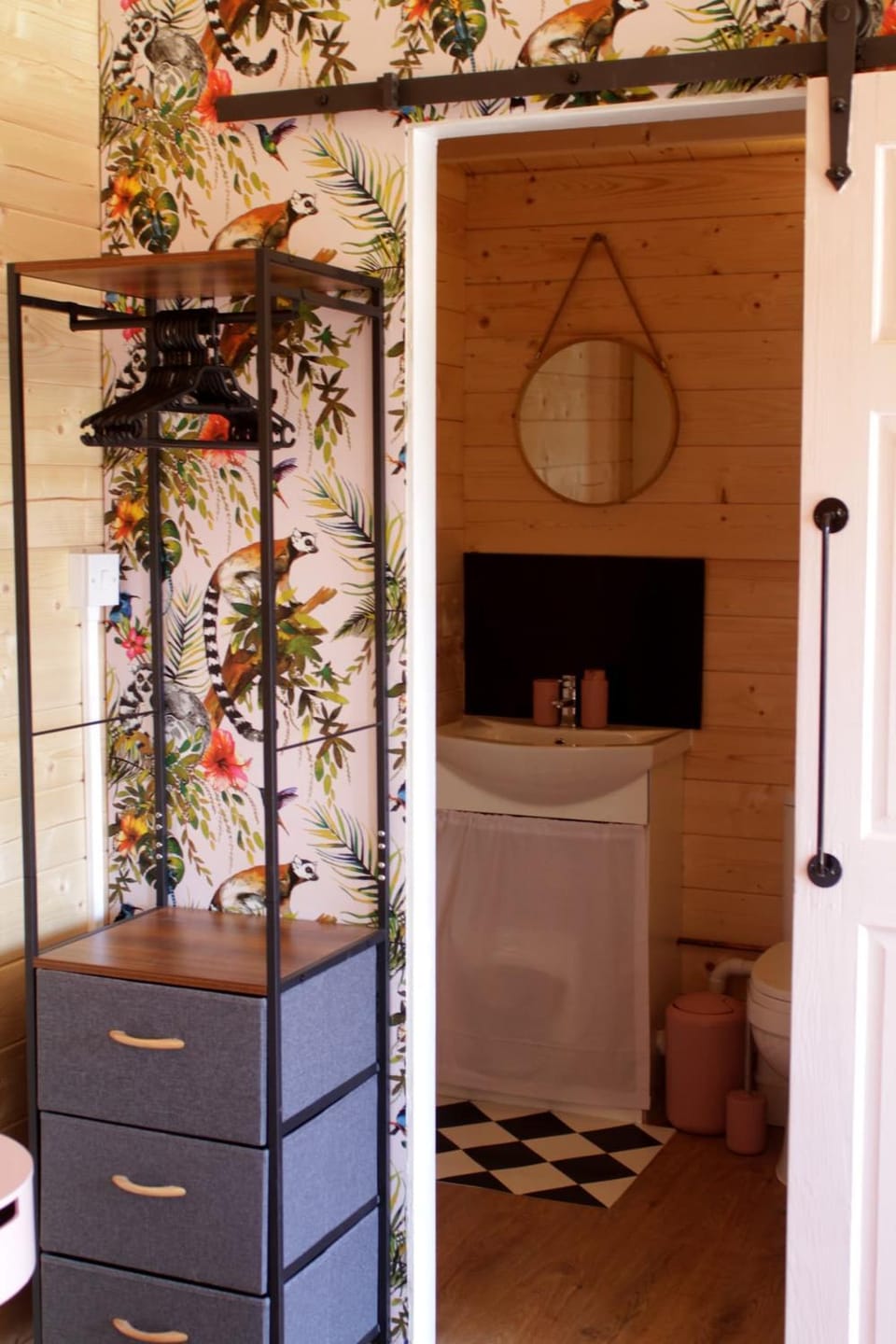 Self contained, Secret Garden Bunker in Whitstable Apartment in Whitstable