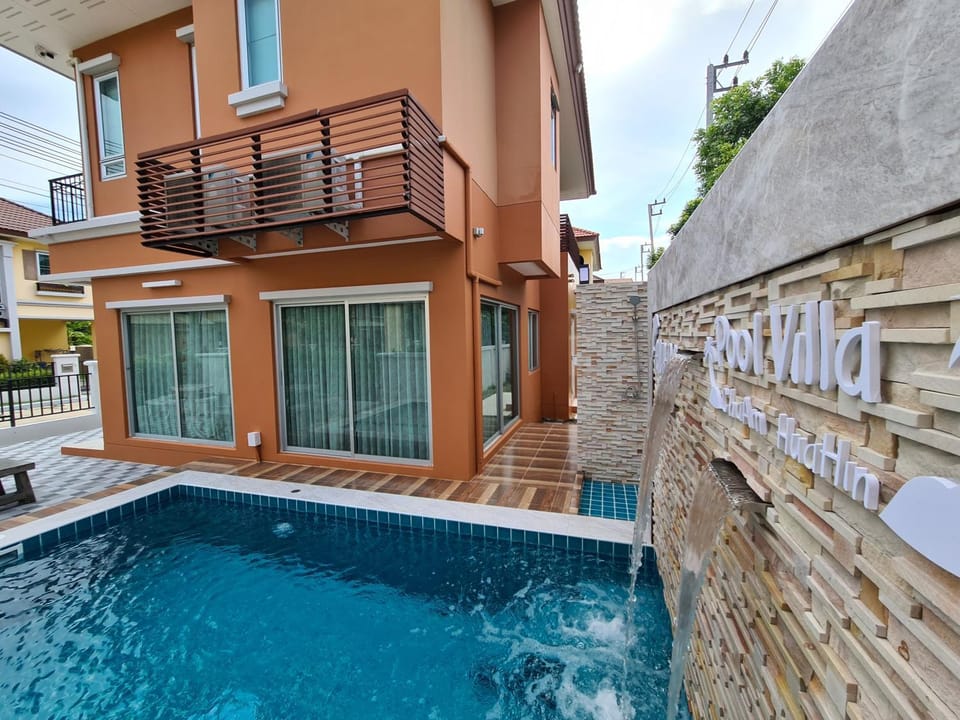 Swimming pool, Swimming pool