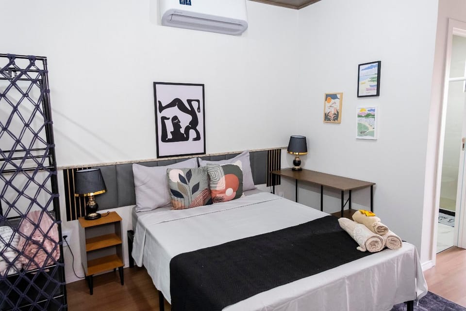 Photo of the whole room, Bedroom