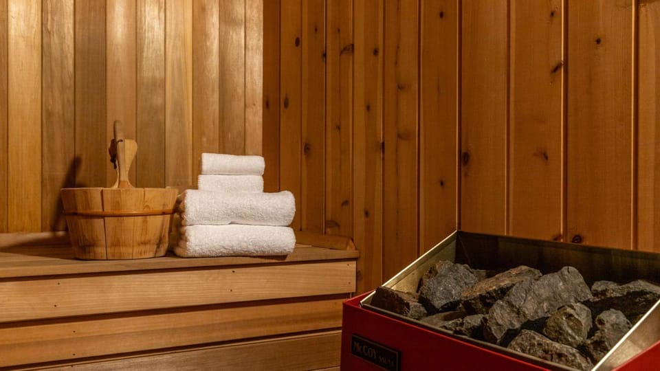 Peak Views in Jay - Stunning Views Hot Tub & Sauna House in Jay